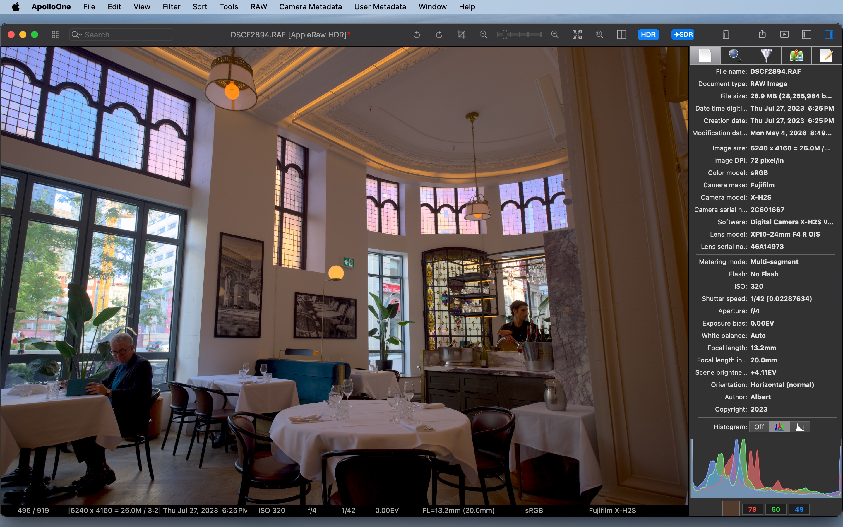 ApolloOne HDR mode with HDR toggle in toolbar, HDR filmstrip thumbnails, and dual SDR + HDR histogram